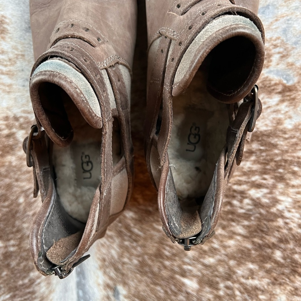 Ugg Patsy Taupe Leather Suede Round Toe Ankle Boo… - image 4